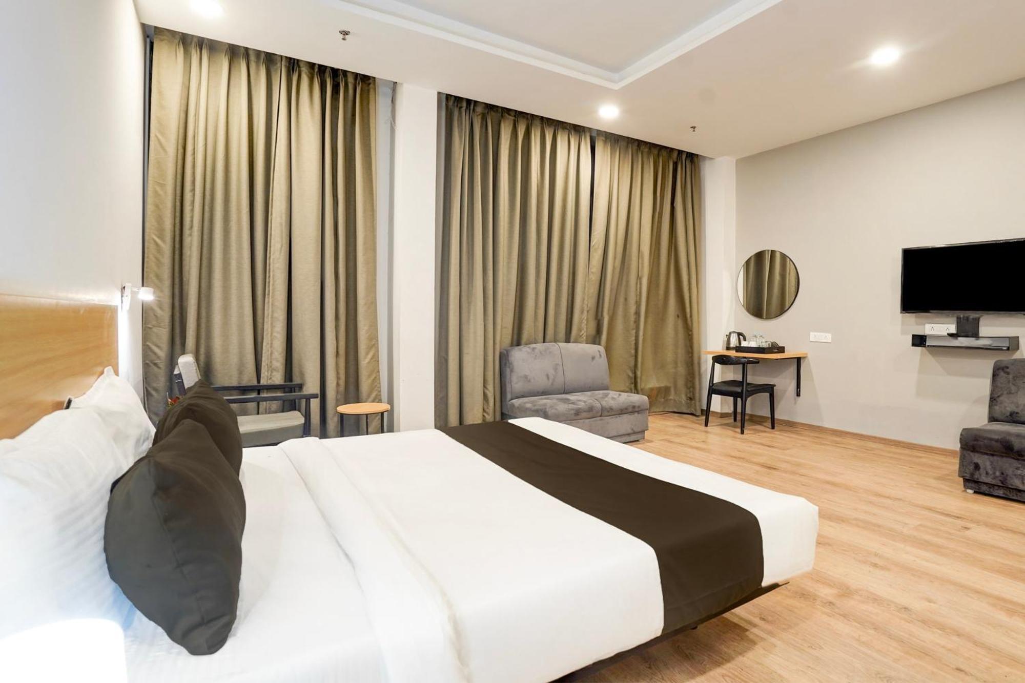Hotel Super Townhouse Gomti Nagar Matiyari Chinhat Esterno foto
