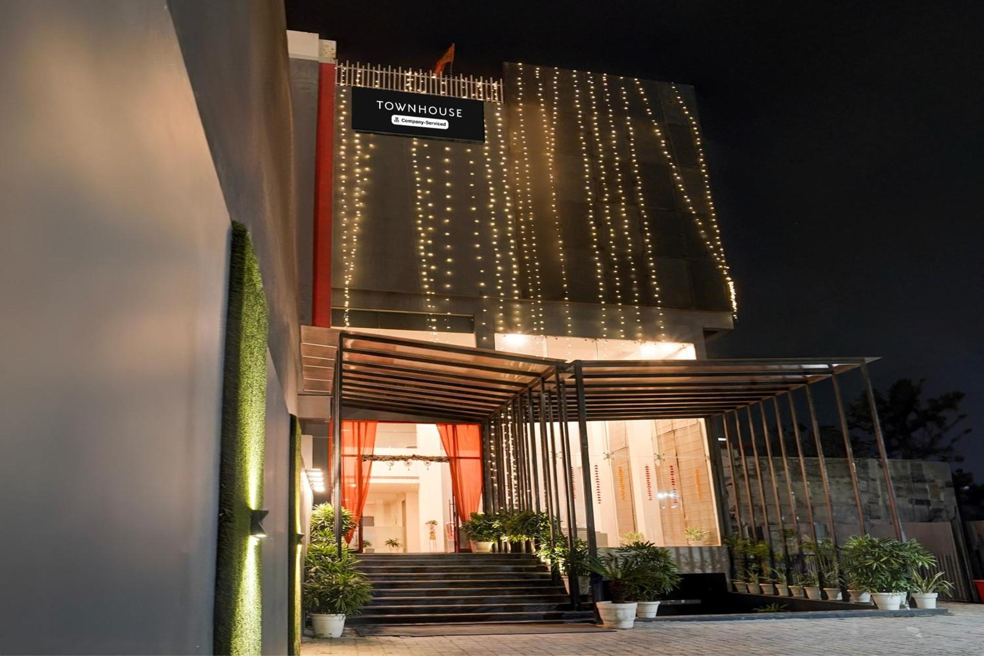 Hotel Super Townhouse Gomti Nagar Matiyari Chinhat Esterno foto