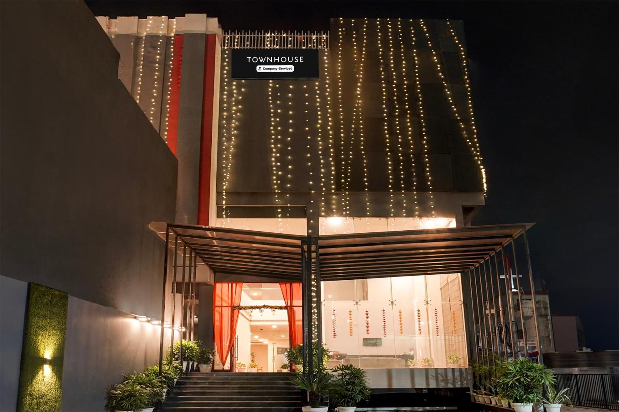 Hotel Super Townhouse Gomti Nagar Matiyari Chinhat Esterno foto